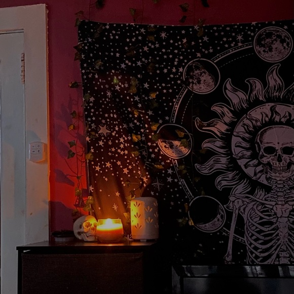 Skeleton Tapestry - Picture 3 of 3